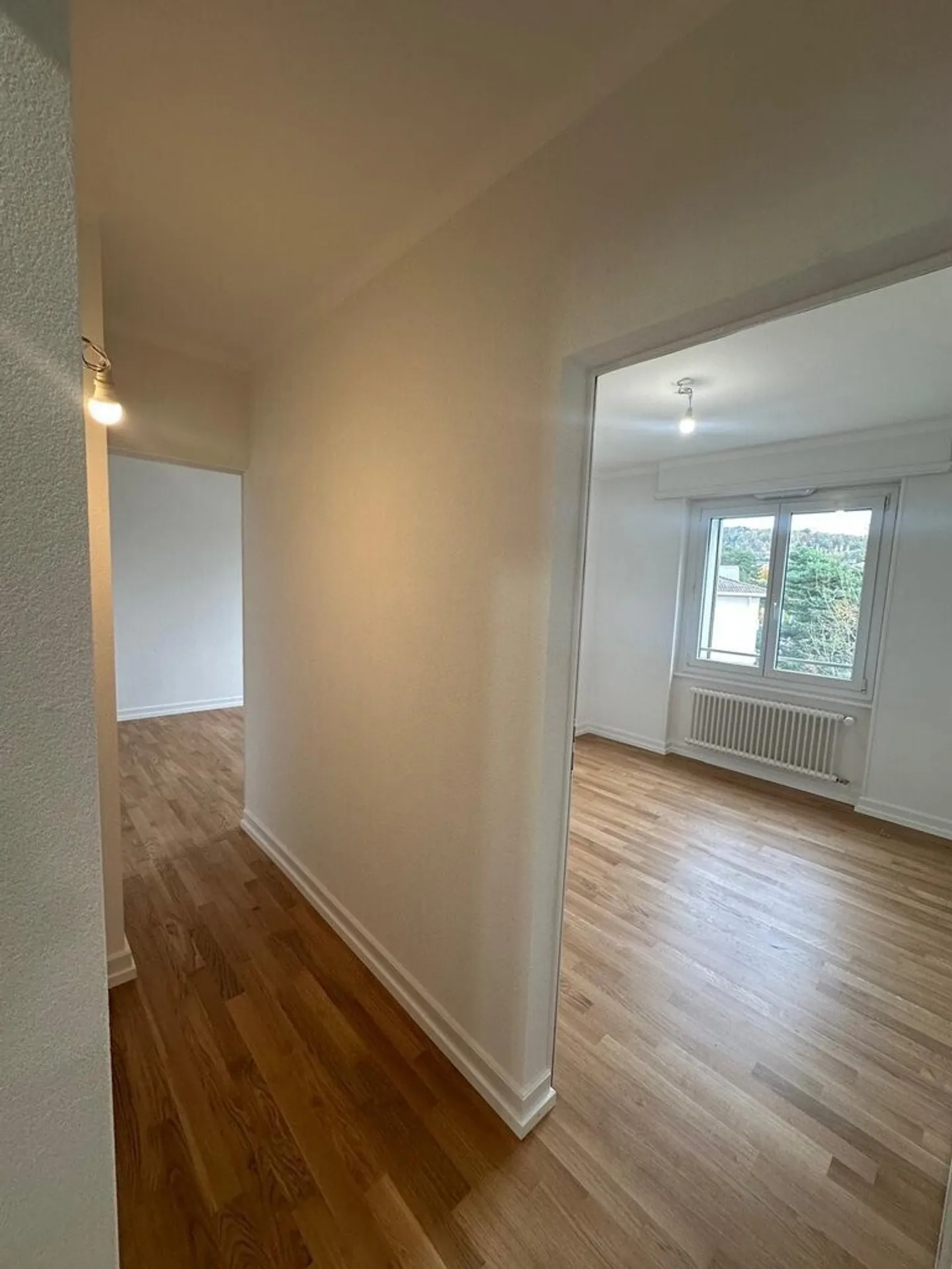 Appartement complétement renové de 4.5 pcs dans un quartier calme - Photo 5 sur 11
