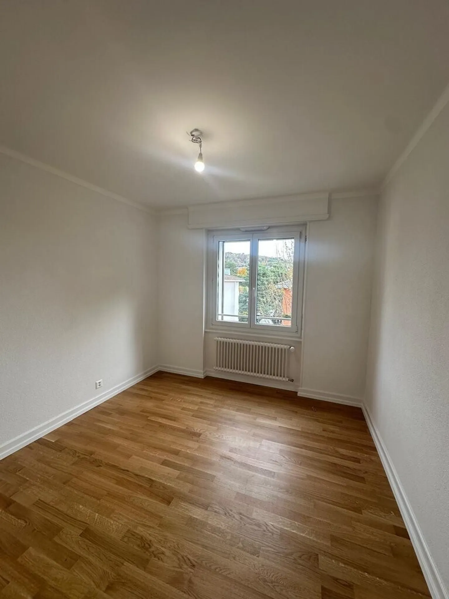 Appartement complétement renové de 4.5 pcs dans un quartier calme - Photo 6 sur 11