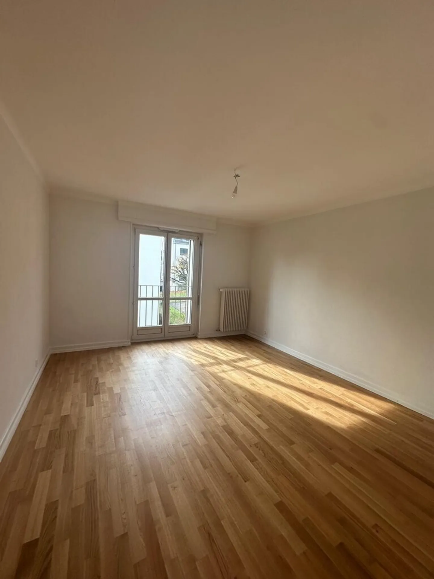 Appartement complétement renové de 4.5 pcs dans un quartier calme - Photo 7 sur 11