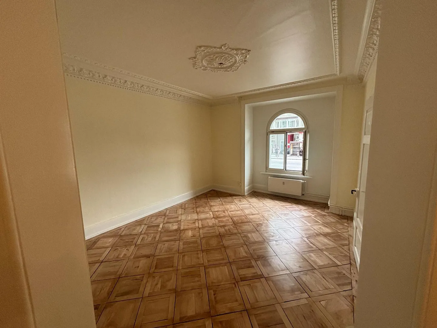Appartamento affascinante con 3 camere in un edificio storico - Foto 2 di 10