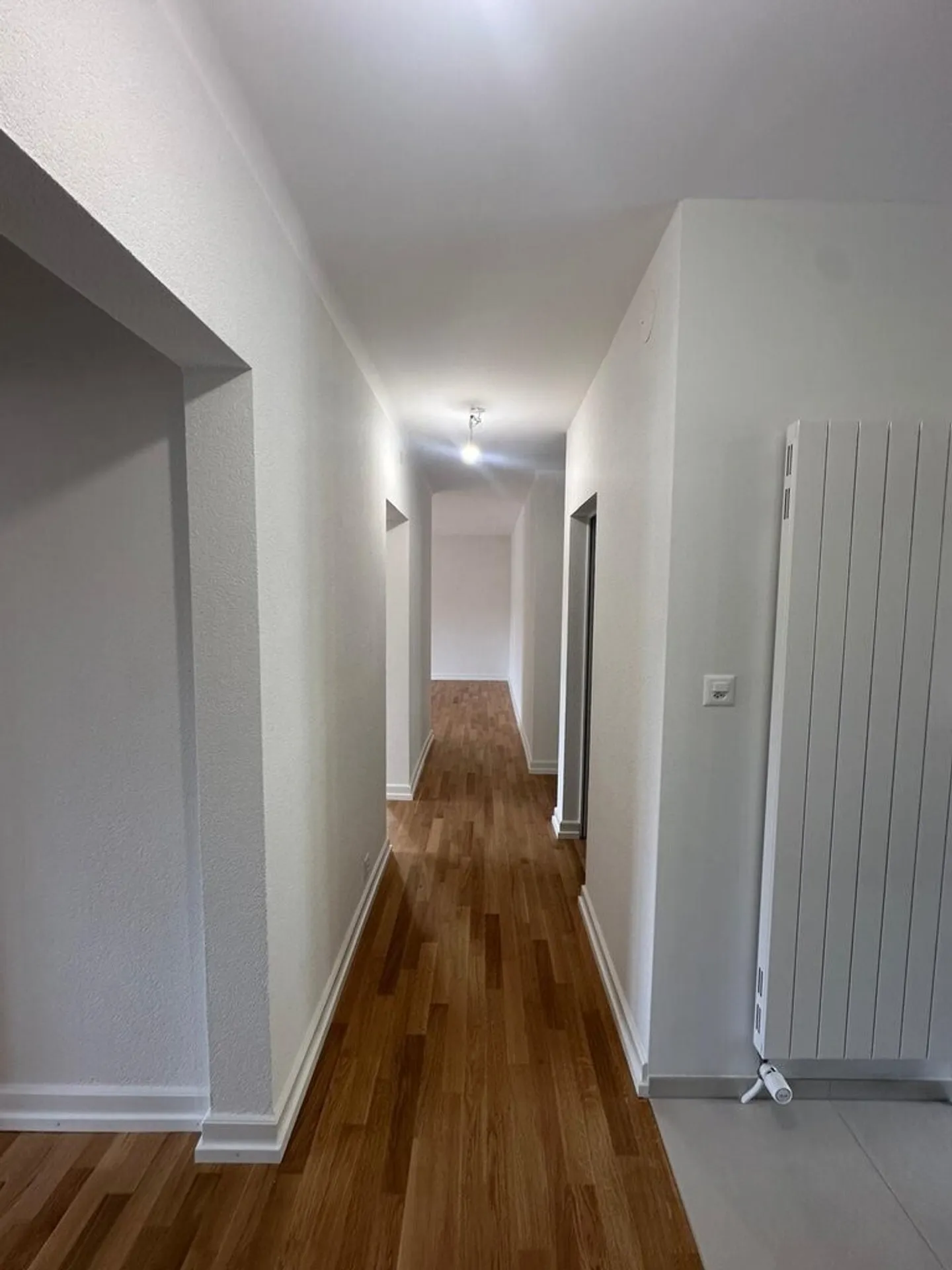 Appartement complétement renové de 4.5 pcs dans un quartier calme - Photo 8 sur 11