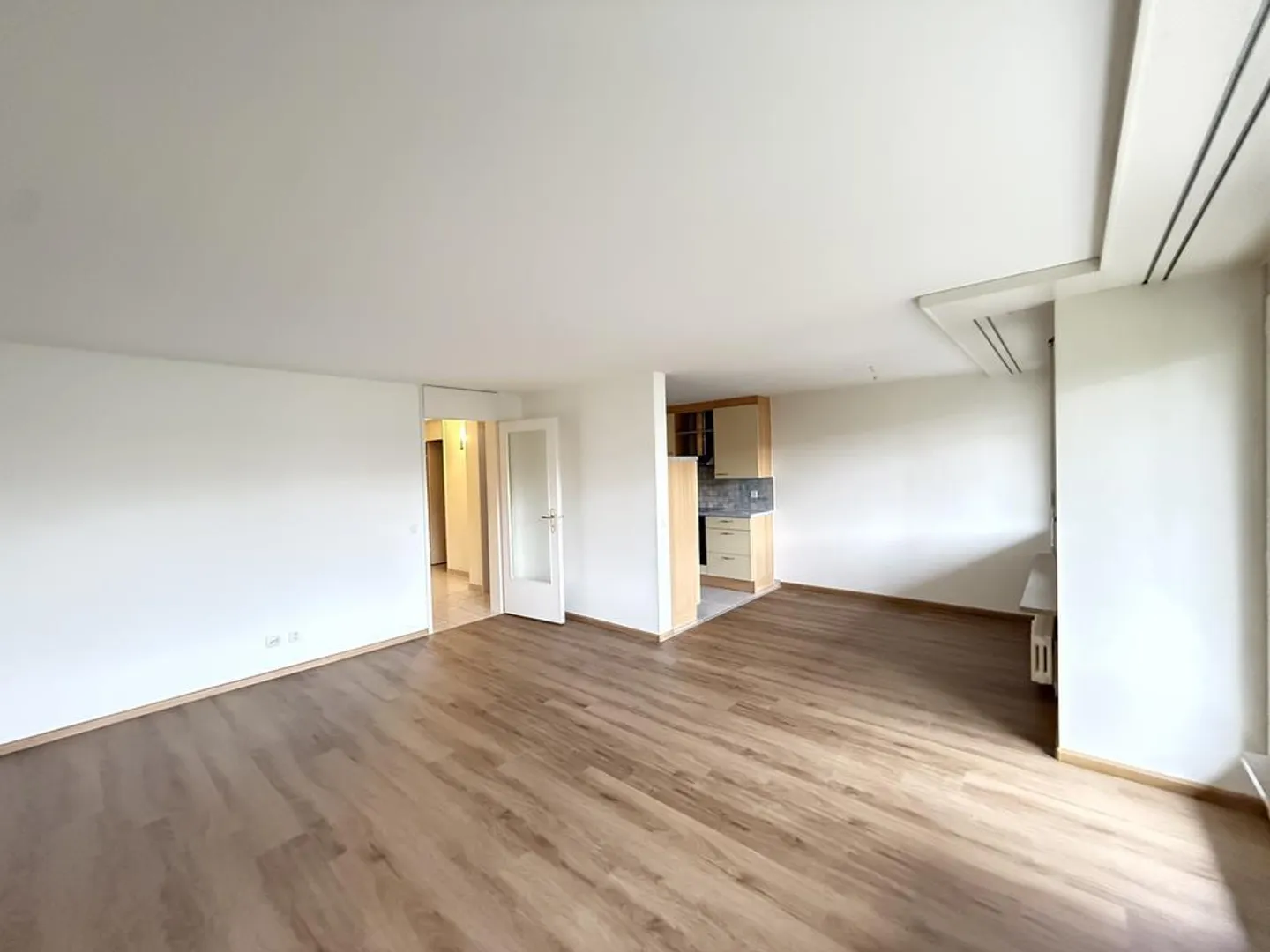 Geräumige und helle Wohnung mit Balkon - Nahe Dorfzentrum Aesch - Photo 2 of 9