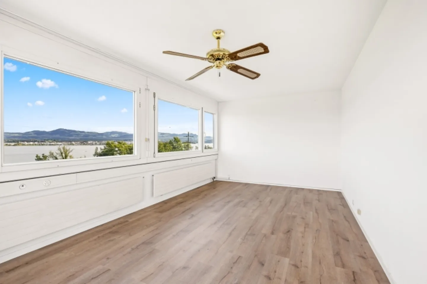 Fully Renovated Office Spaces with Stunning Lake View and Sun Terrace - Photo 9 of 13