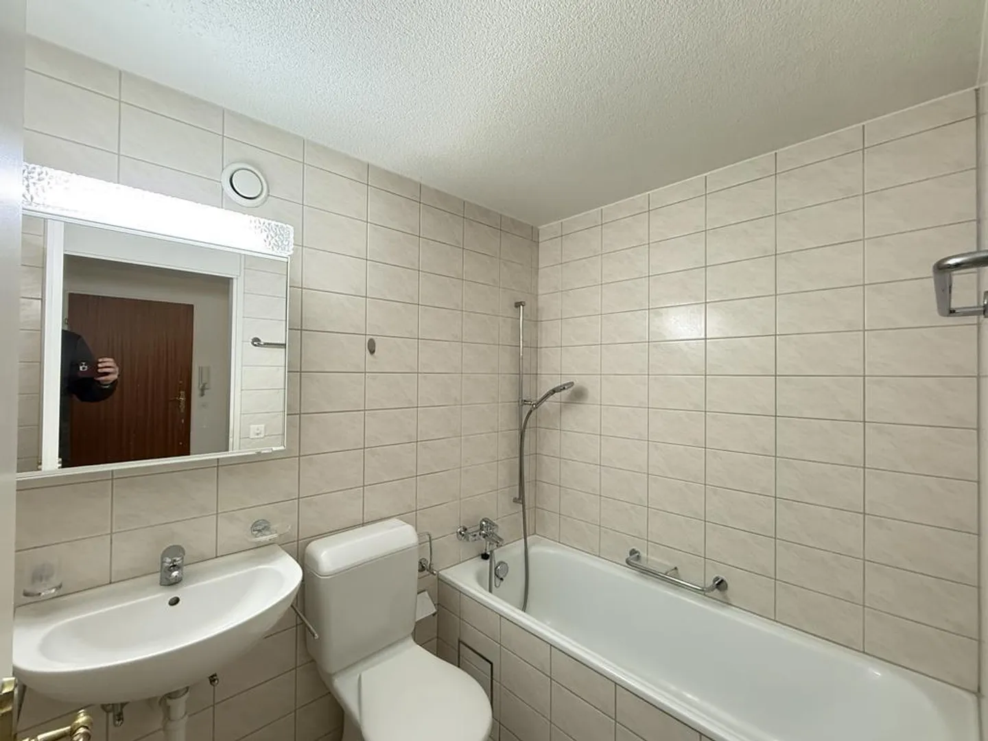 Geräumige und helle Wohnung mit Balkon - Nahe Dorfzentrum Aesch - Photo 5 of 9