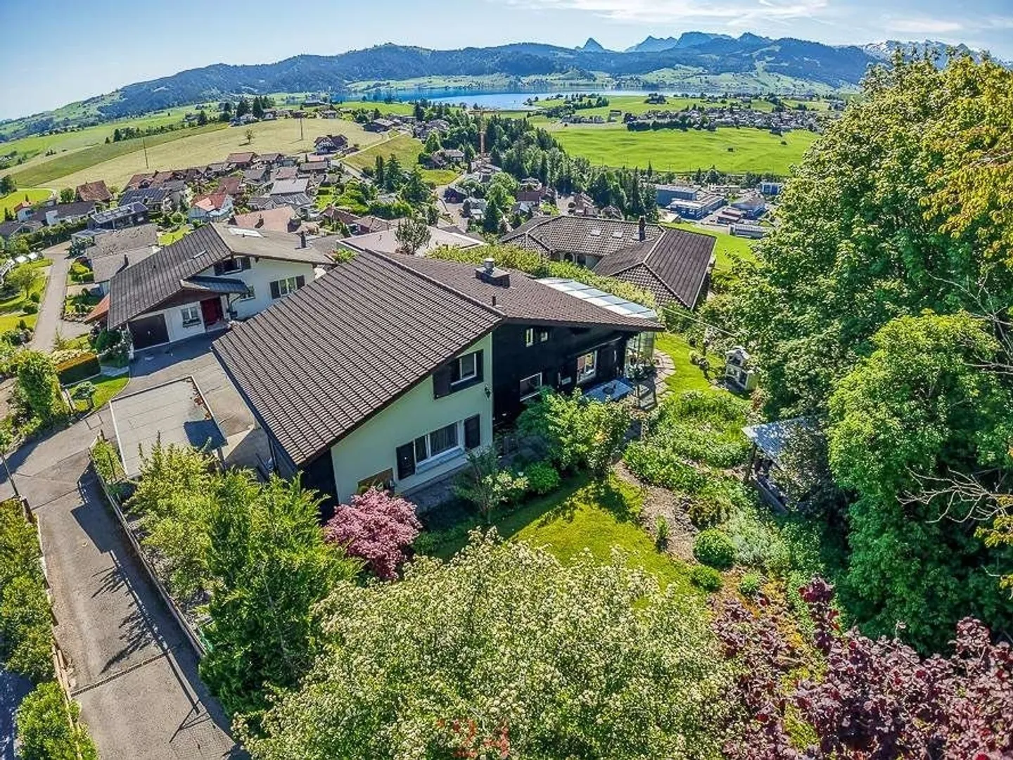 Single-family house with winter garden: lake view, mountain panorama and garden idyll - Photo 1 of 13