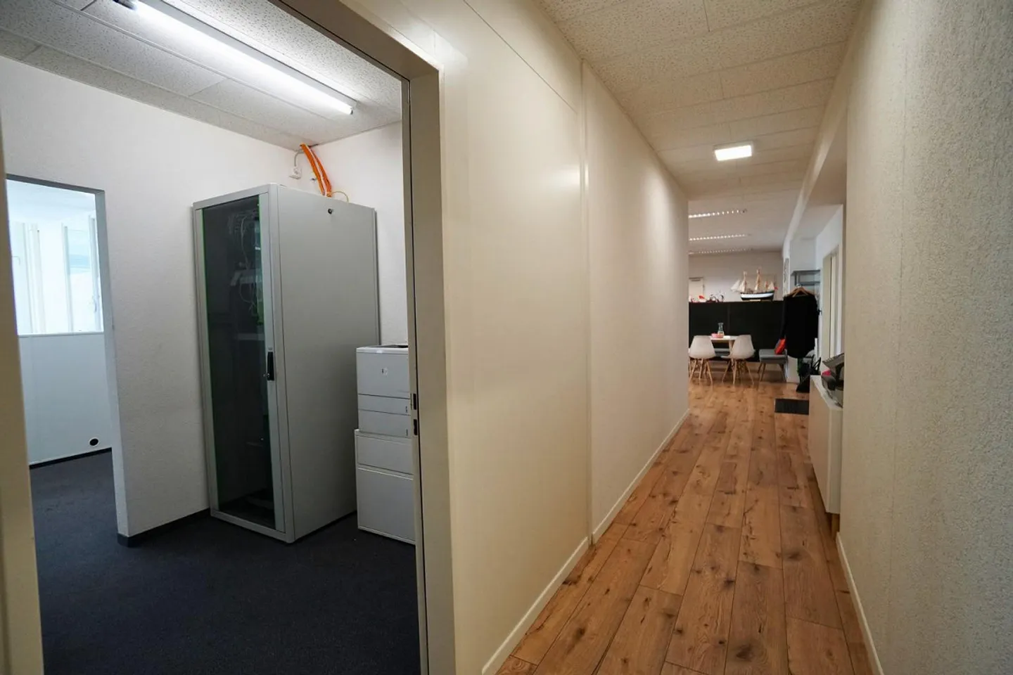 Air-conditioned office space - Photo 8 of 10