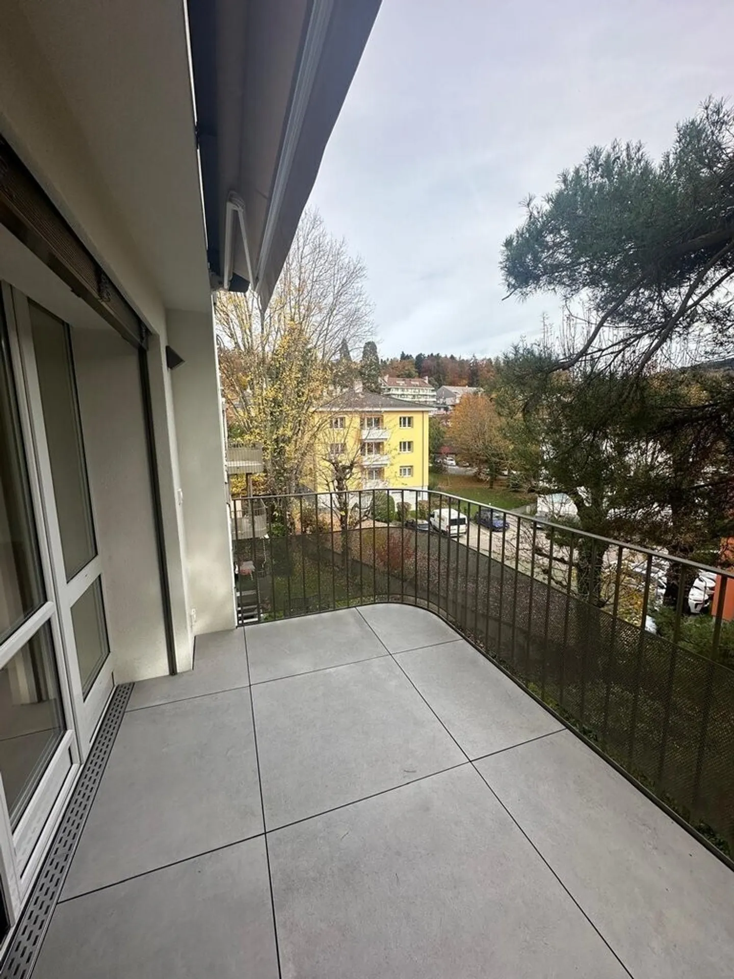 Appartement complétement renové de 4.5 pcs dans un quartier calme - Photo 10 sur 11
