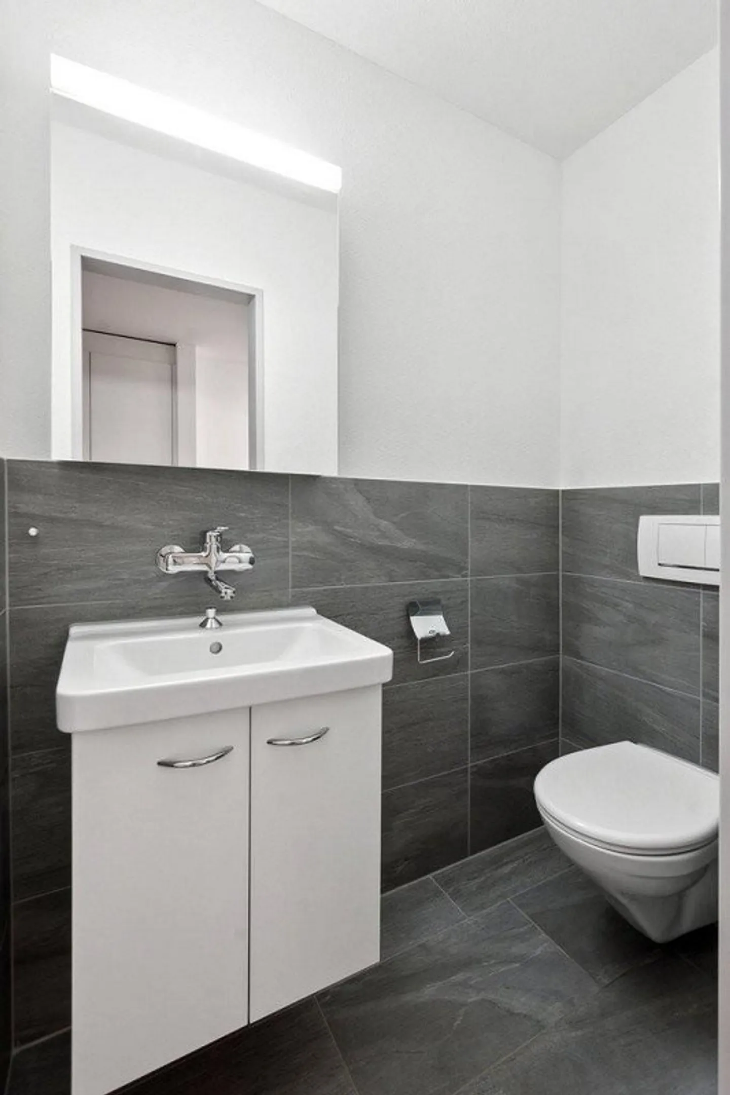 Cozy attic apartment awaits you! - Photo 5 of 12