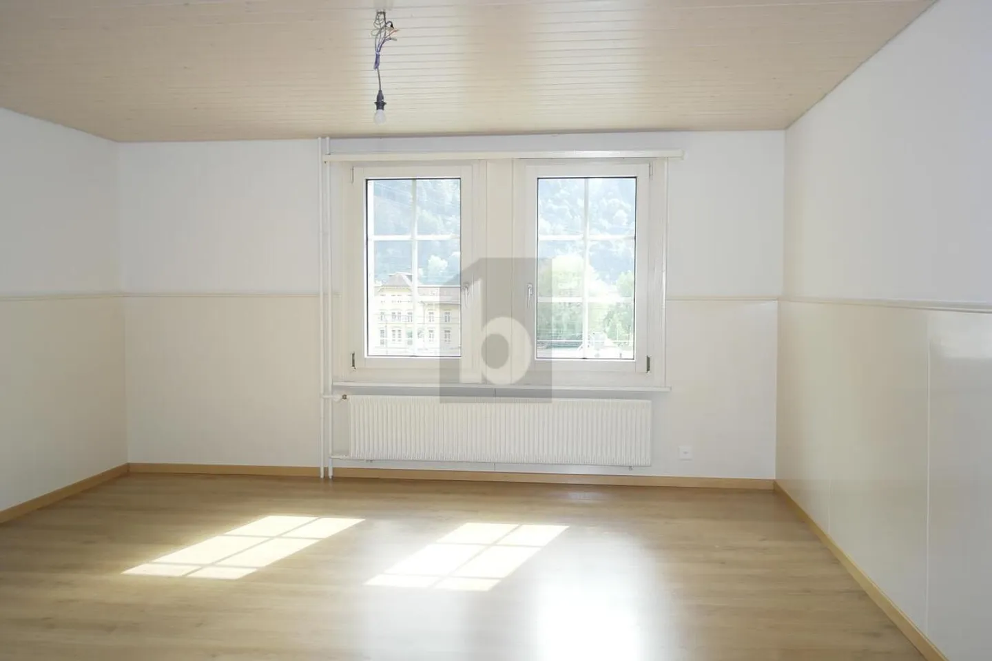 ZENTRAL, RENOVIERT, MIT GROSSER TERRASSE &amp; GARTEN - Foto 3 von 6
