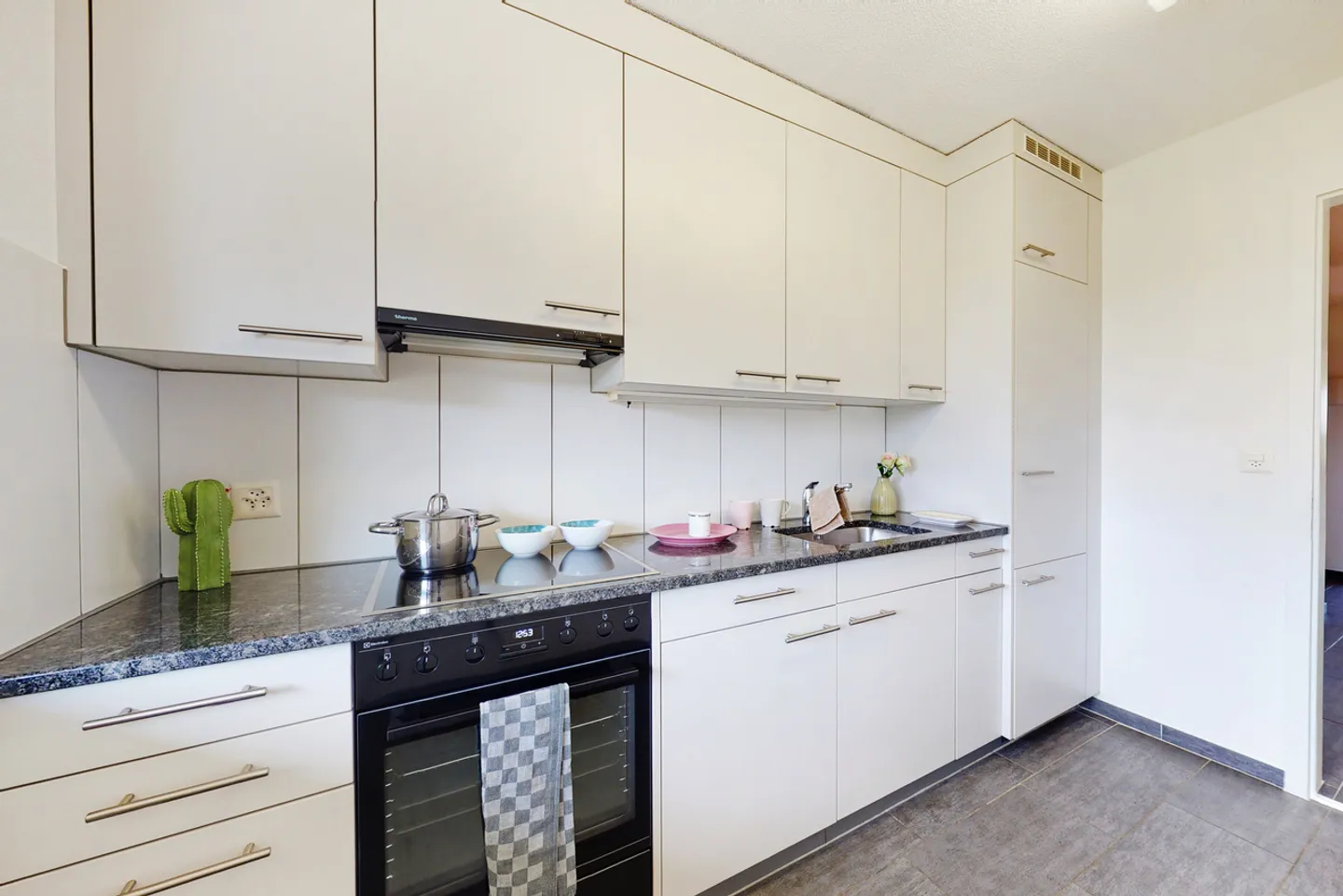 Modernisierte Wohnung inmitten von Zuchwil - Foto 2 von 8