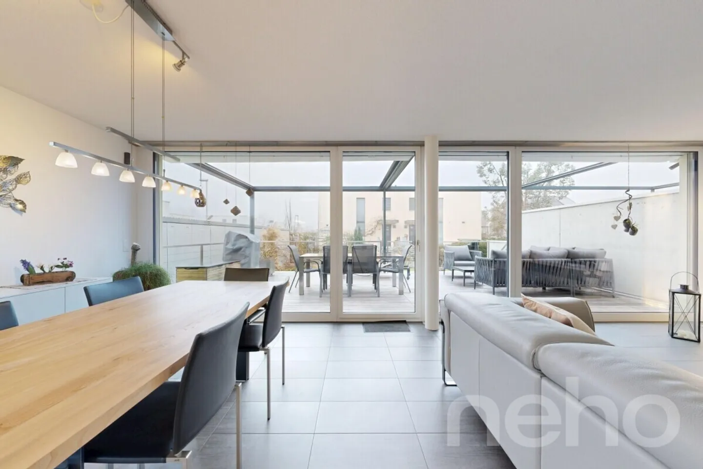 Stylish Living - Modern Semi-Detached House with Great Potential - Photo 4 of 12