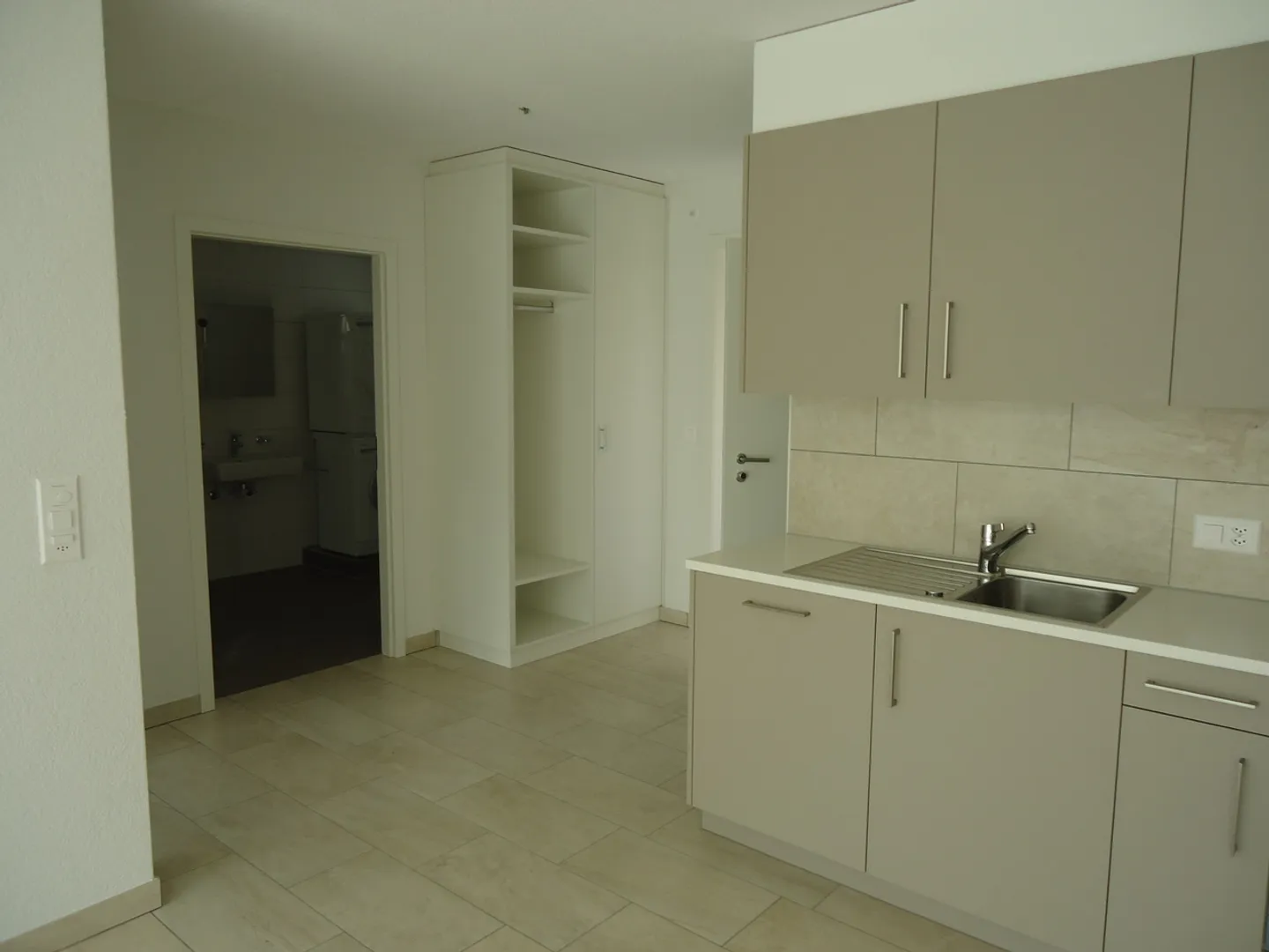 2.5 Room Apartment - Photo 4 of 13