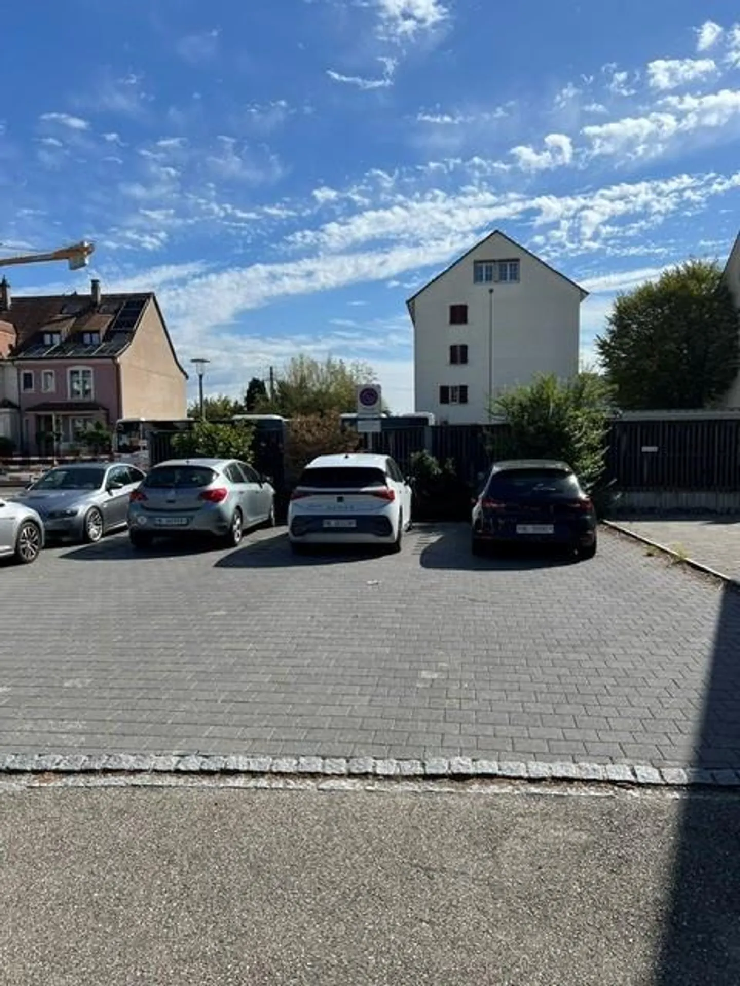 Bright 3.5-room apartment in building rights with balcony and outdoor parking space - Photo 9 of 10