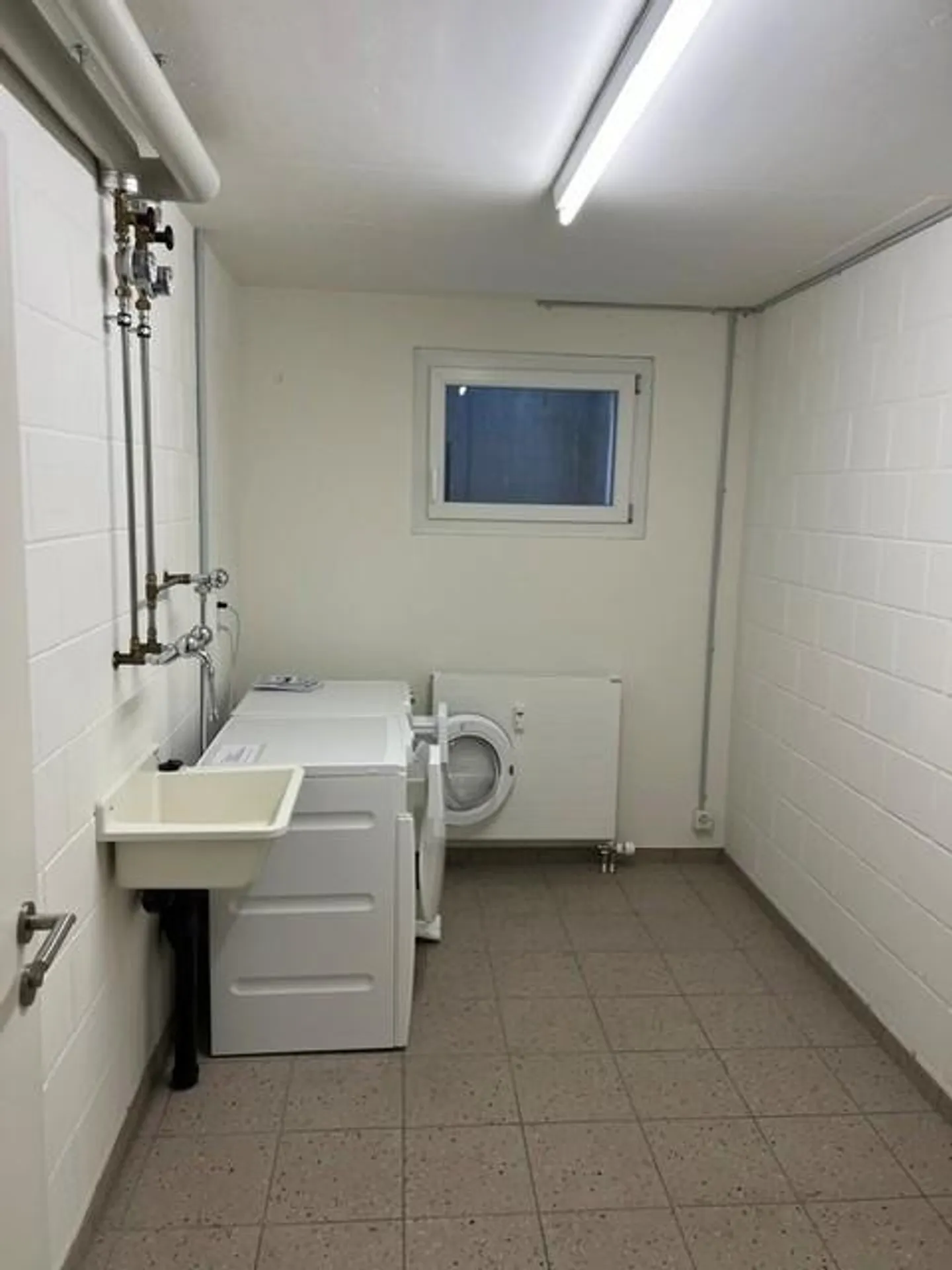 Bright 3.5-room apartment in building rights with balcony and outdoor parking space - Photo 10 of 10