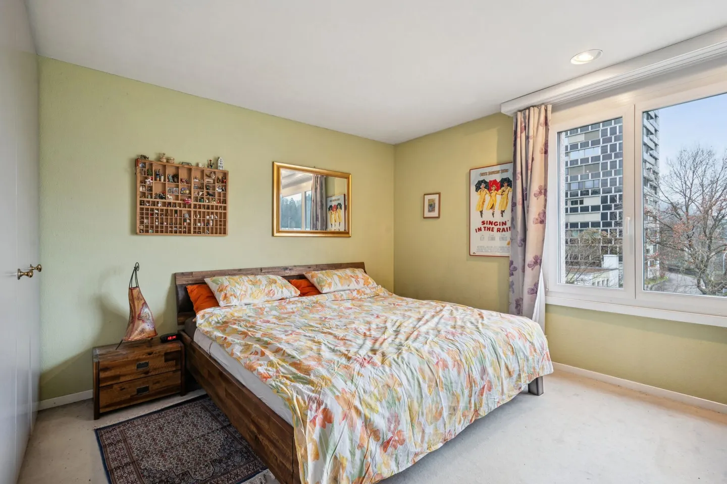 Appartement en attique de 4,5 pièces avec beaucoup de potentiel dans un emplacement calme - Photo 4 sur 13