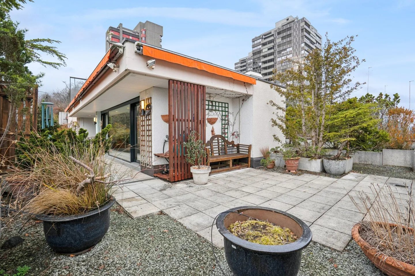 Appartement en attique de 4,5 pièces avec beaucoup de potentiel dans un emplacement calme - Photo 9 sur 13