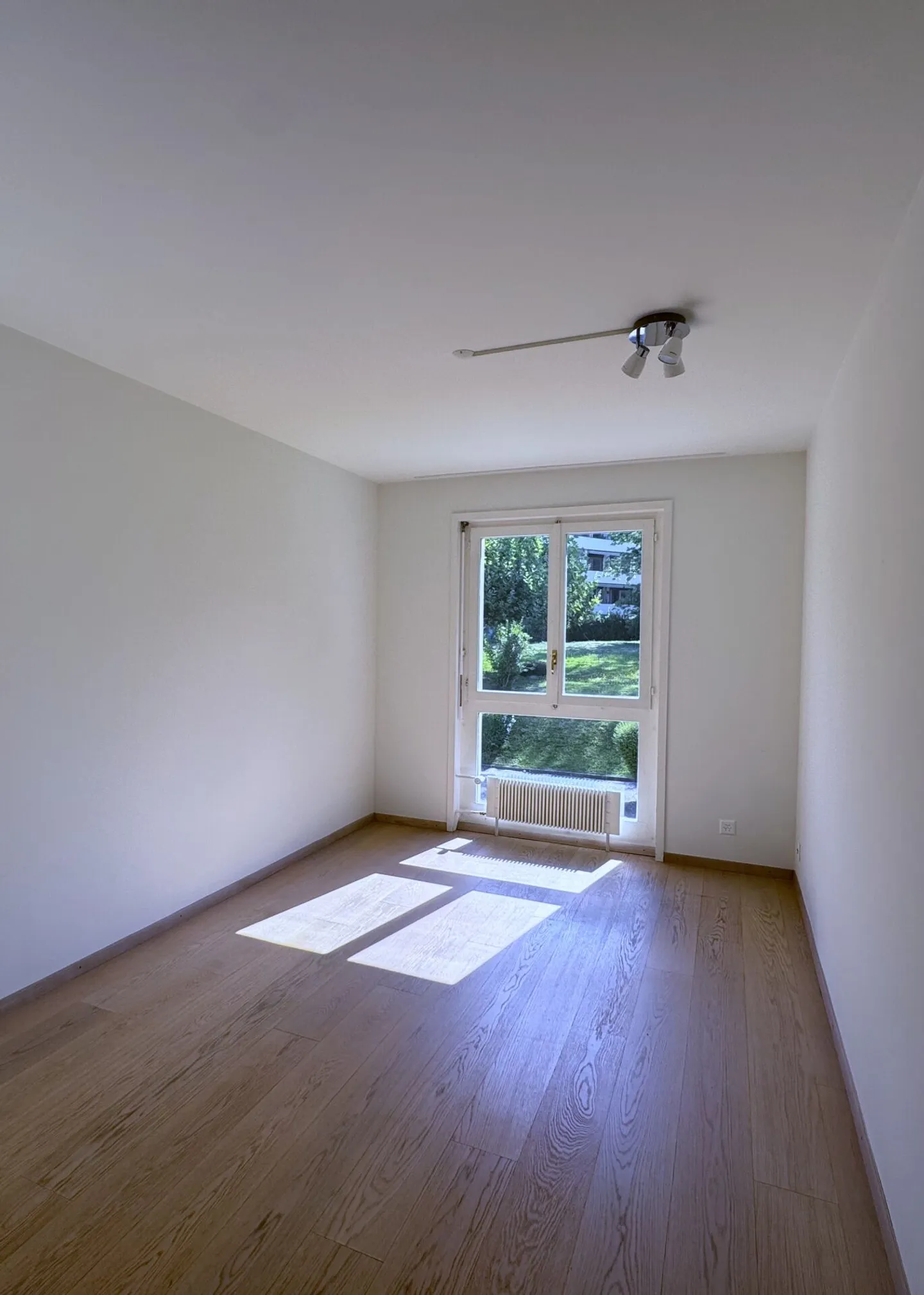 Elegant 4.5 rooms with terrace and exceptional lake view - Photo 11 of 17