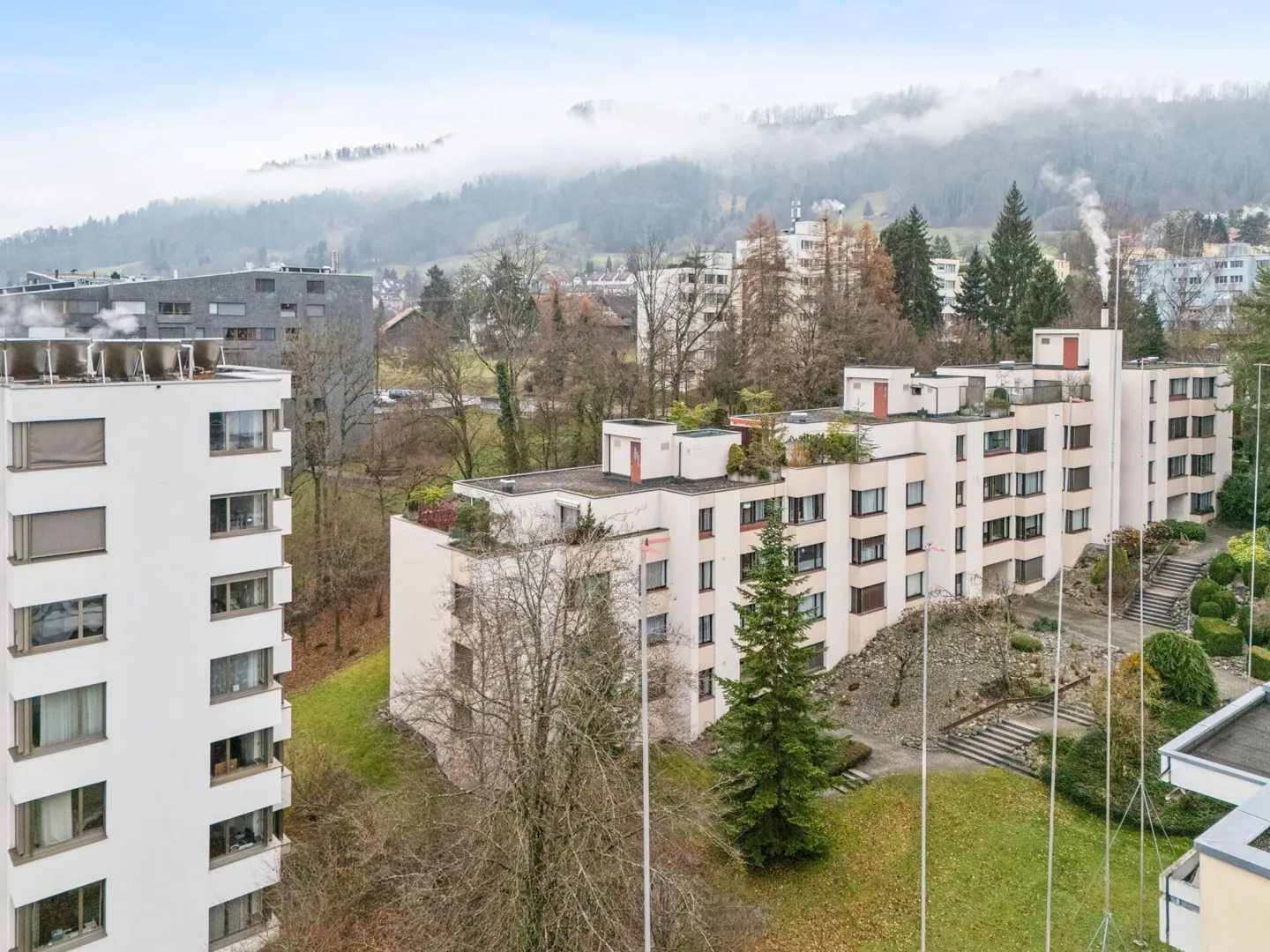 Appartement en attique de 4,5 pièces avec beaucoup de potentiel dans un emplacement calme - Photo 12 sur 13