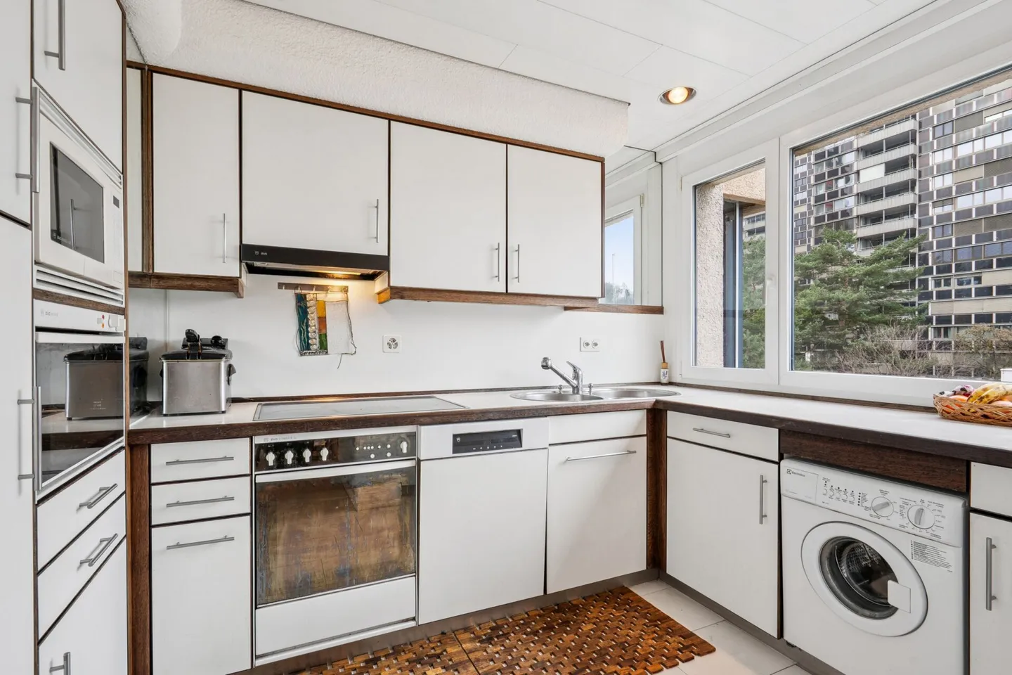 Appartement en attique de 4,5 pièces avec beaucoup de potentiel dans un emplacement calme - Photo 6 sur 13