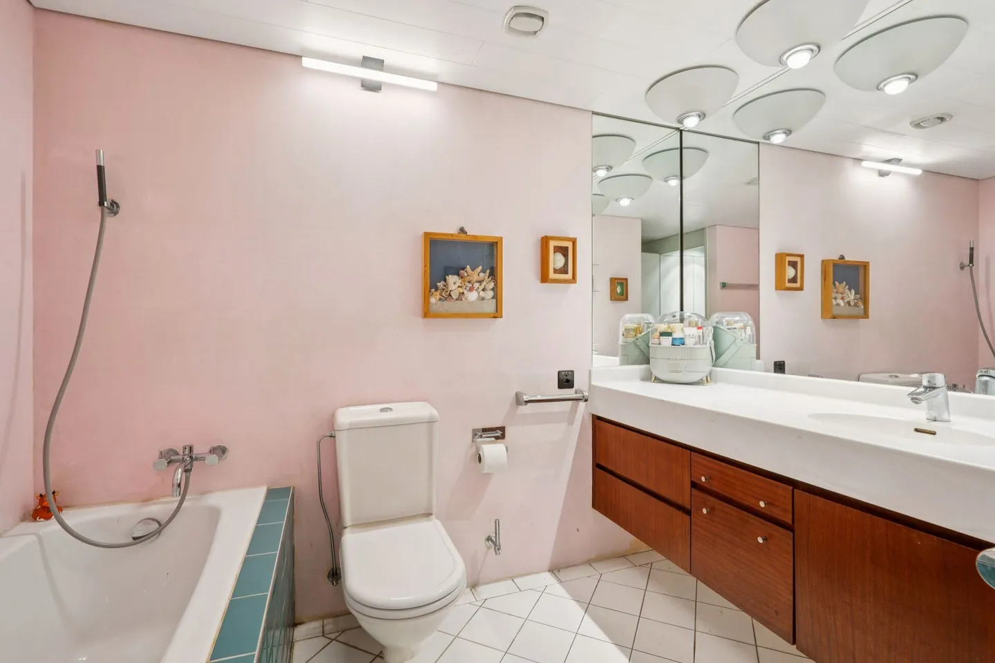 Appartement en attique de 4,5 pièces avec beaucoup de potentiel dans un emplacement calme - Photo 8 sur 13