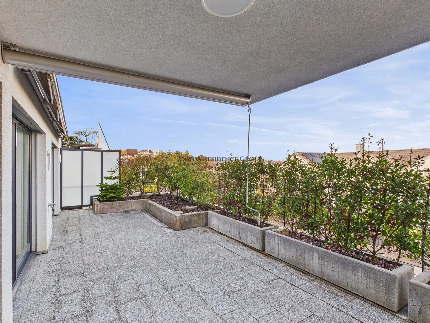 Wohnen mit Weitblick: Traumhafte 6.5-Zimmer-Terrassenwohnung mit Seesicht in Wollerau - Foto 2 von 28