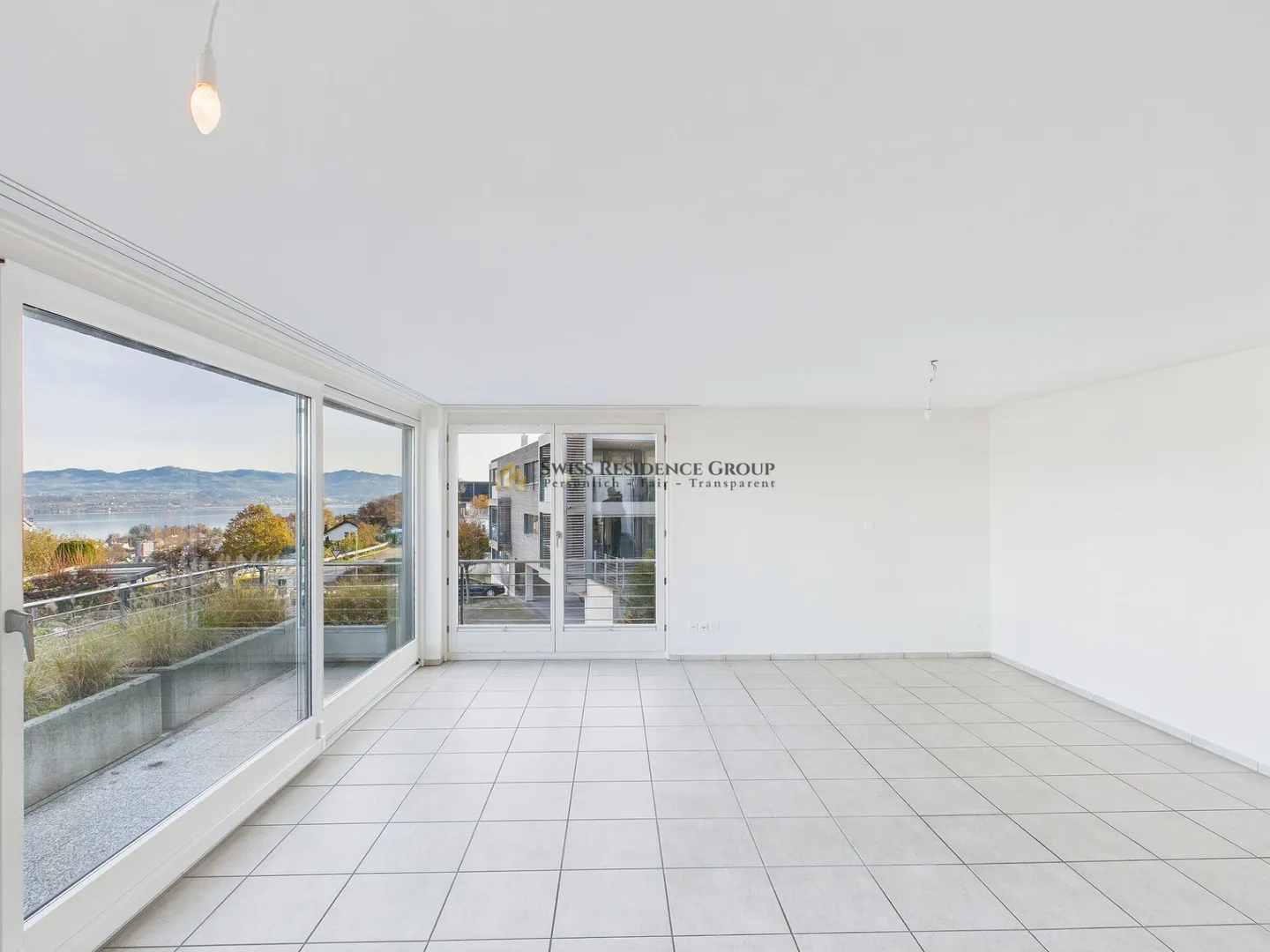 Wohnen mit Weitblick: Traumhafte 6.5-Zimmer-Terrassenwohnung mit Seesicht in Wollerau - Foto 5 von 28