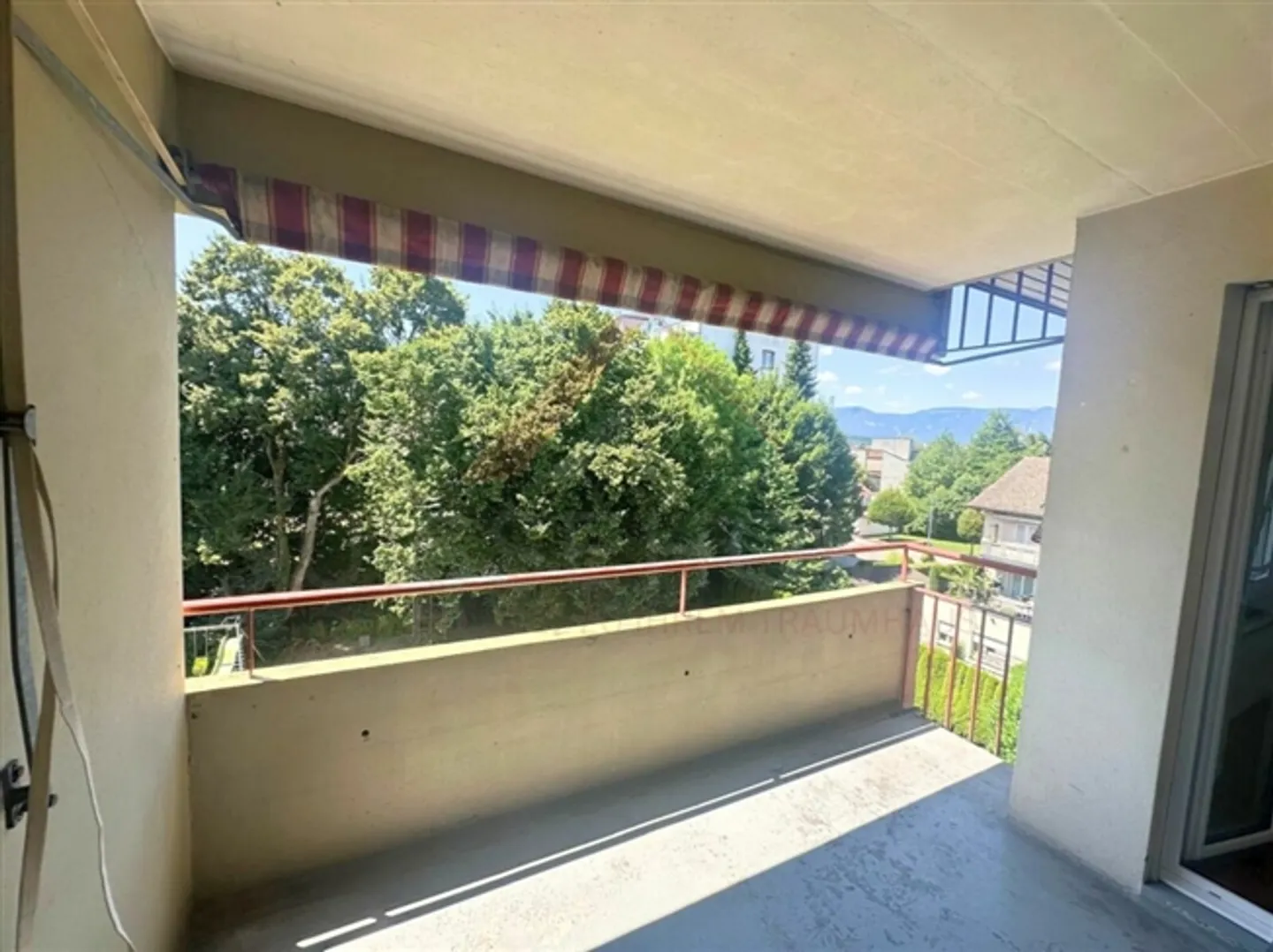 Modern 3-room apartment with balcony - Sunny, quiet and ready to move in - Photo 4 of 8