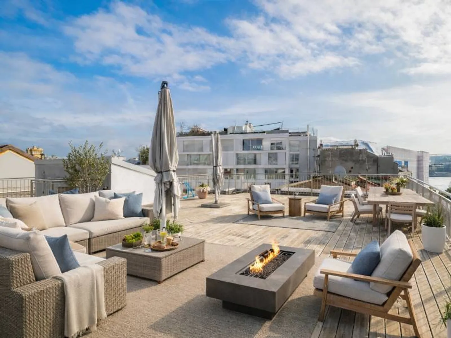 Superbe Attique avec Vue Lac - Photo 1 sur 12