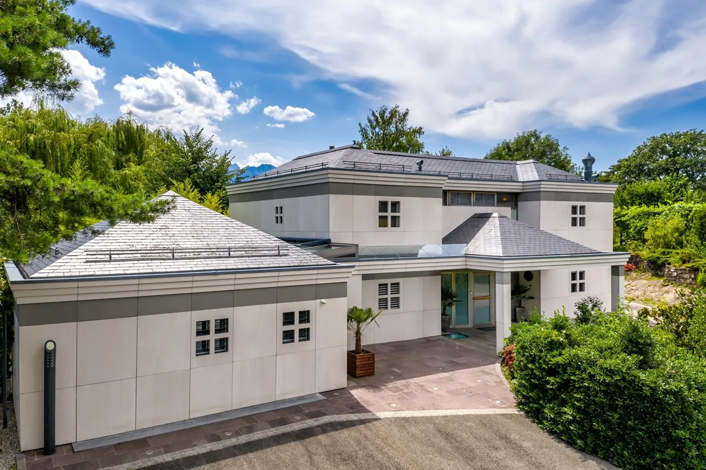 Extraordinary Property with 9 Rooms - Photo 1 of 12