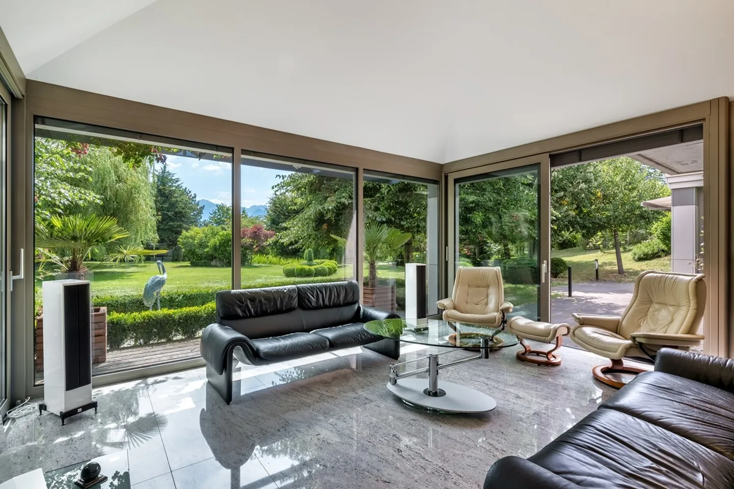 Extraordinary Property with 9 Rooms - Photo 4 of 12