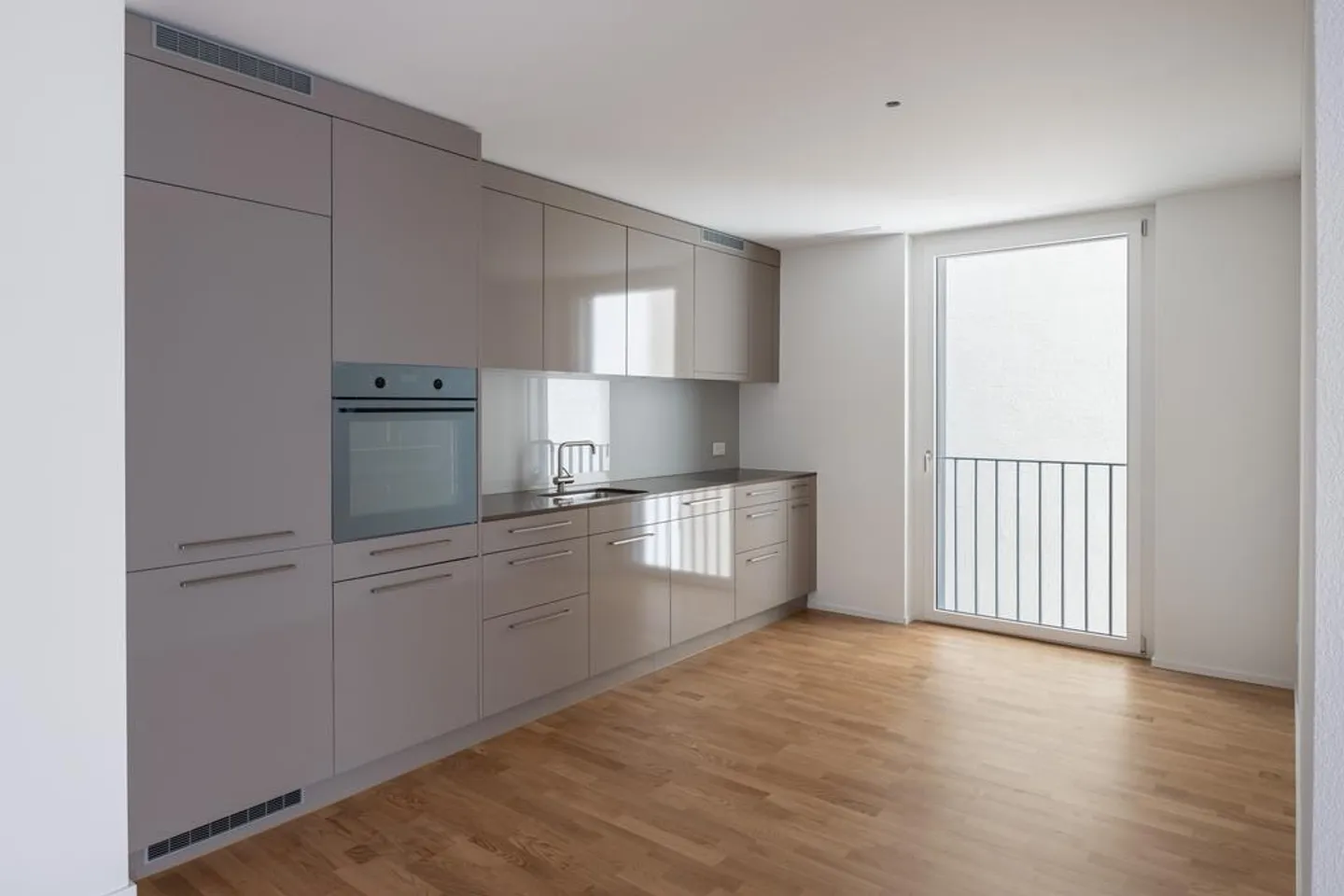 Ampio appartamento di 2,5 stanze - Foto 2 di 4