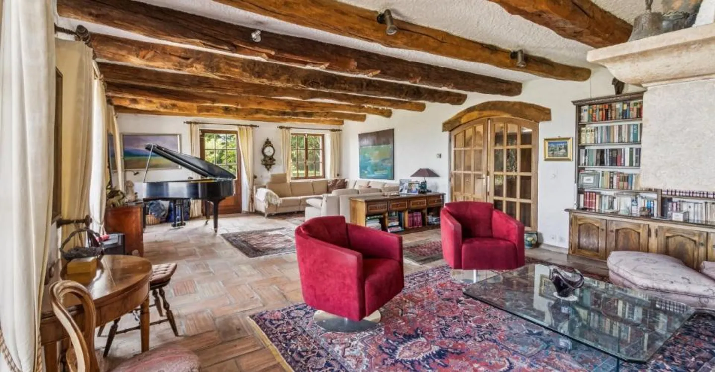 Elegant Family Home in Échichens - Photo 2 of 10