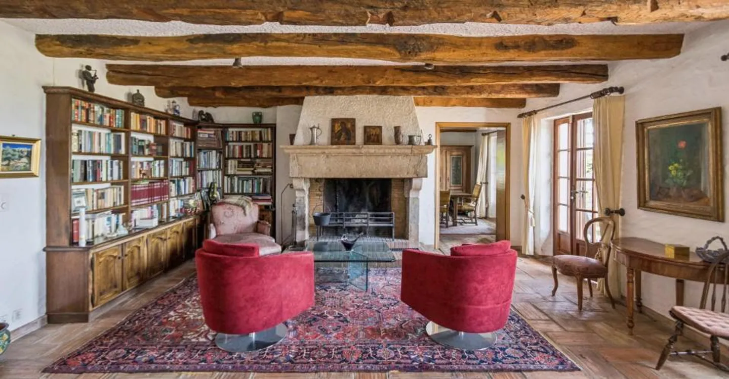 Elegant Family Home in Échichens - Photo 3 of 10