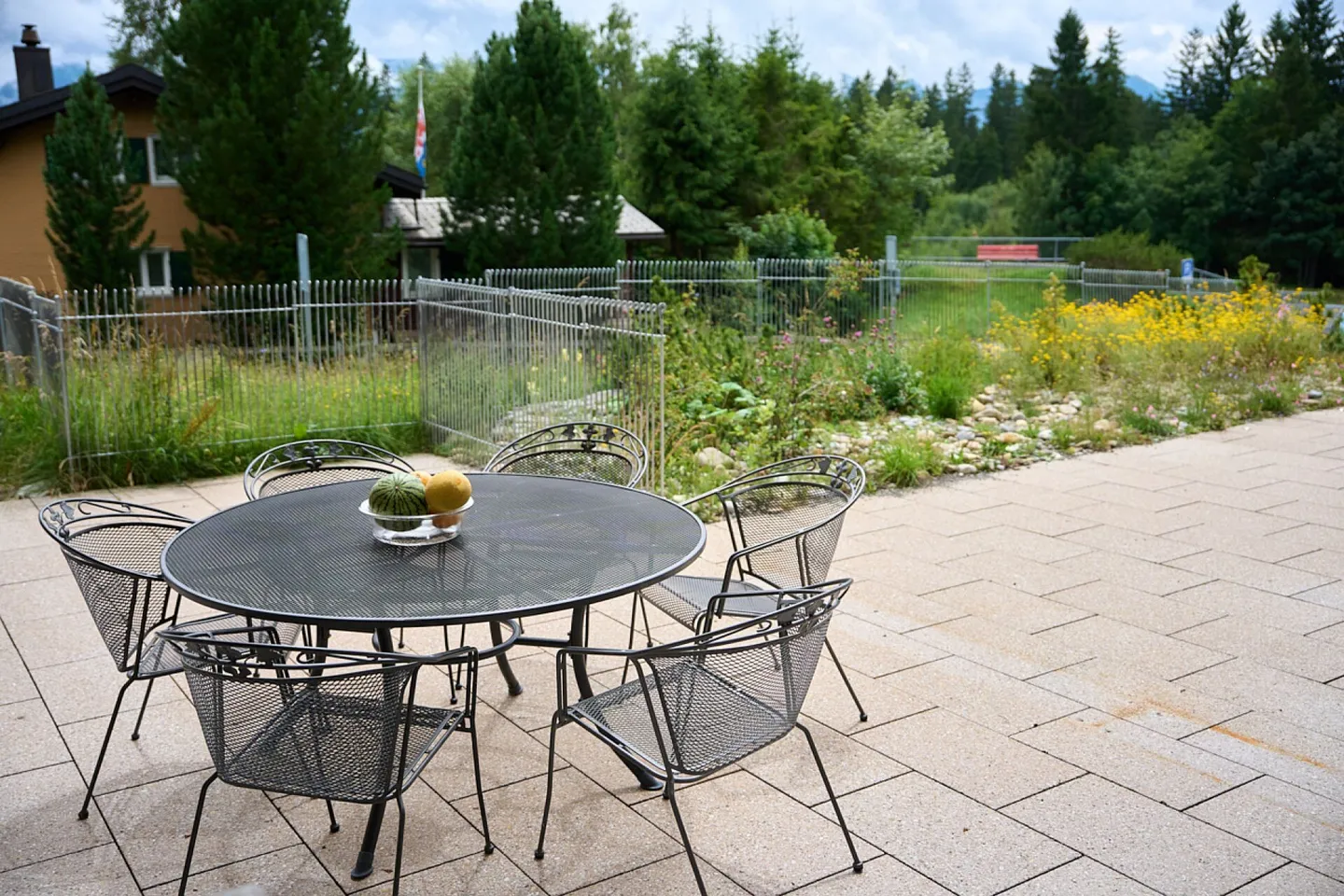 EXKLUSIV & MODERN:  3.5-ZI & 5.5 Zi-GARTEN-WOHNUNGEN MIT GROSSZÜGIGEN TERRASSEN IN AMDEN - Foto 6 von 9