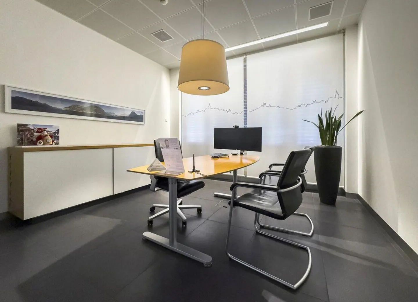 Central Practice and Office Space with Good Visibility - Photo 3 of 9