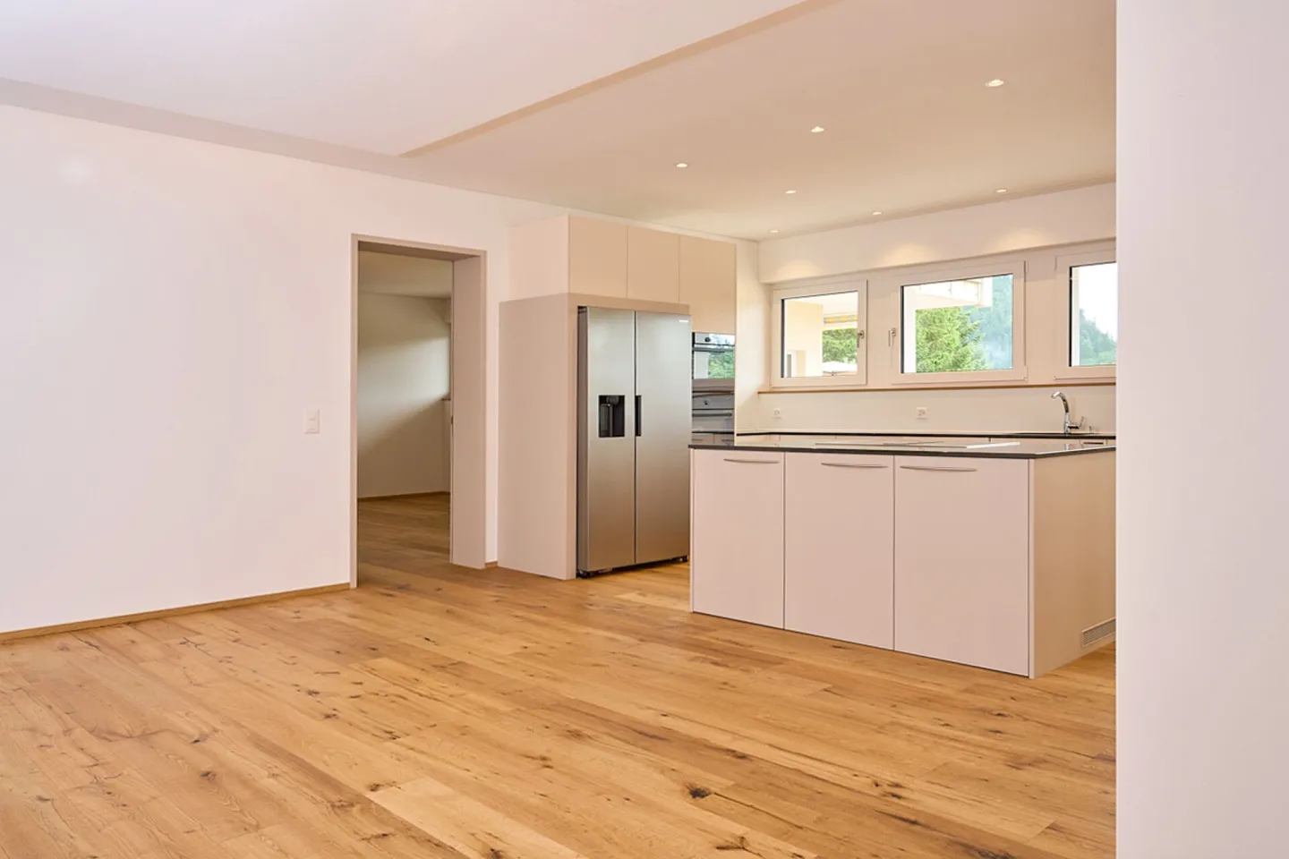 EXKLUSIV & MODERN:  3.5-ZI & 5.5 Zi-GARTEN-WOHNUNGEN MIT GROSSZÜGIGEN TERRASSEN IN AMDEN - Foto 3 von 9