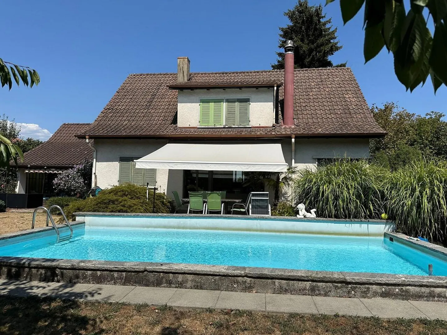 Maison de campagne au bord du ruisseau – 1'700 m2 de terrain et piscine. - Photo 1 sur 19