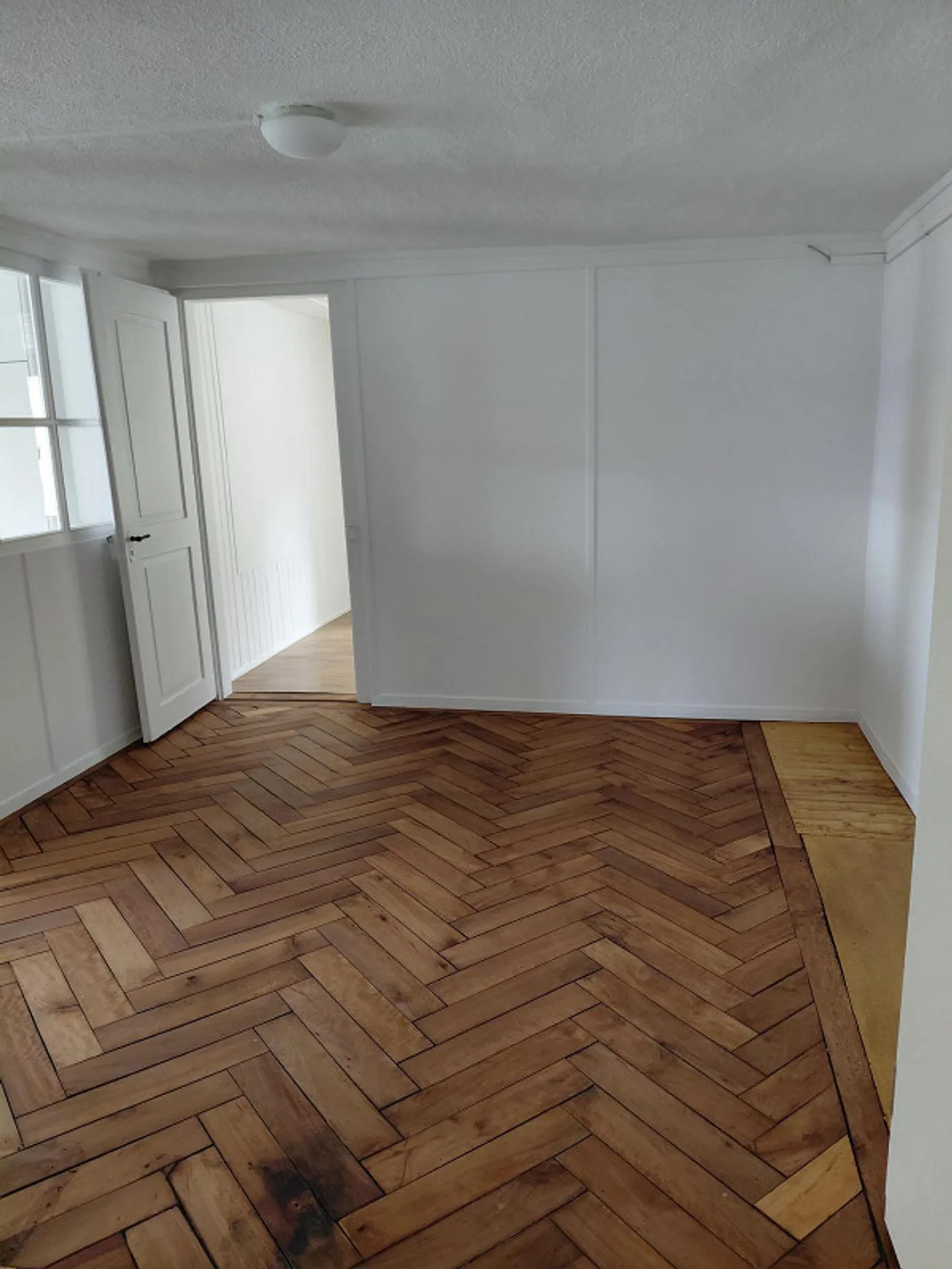 Appartement 3,5 pièces fraîchement rénové, lumineux et spacieux avec vue sur le lac - Photo 1 sur 9