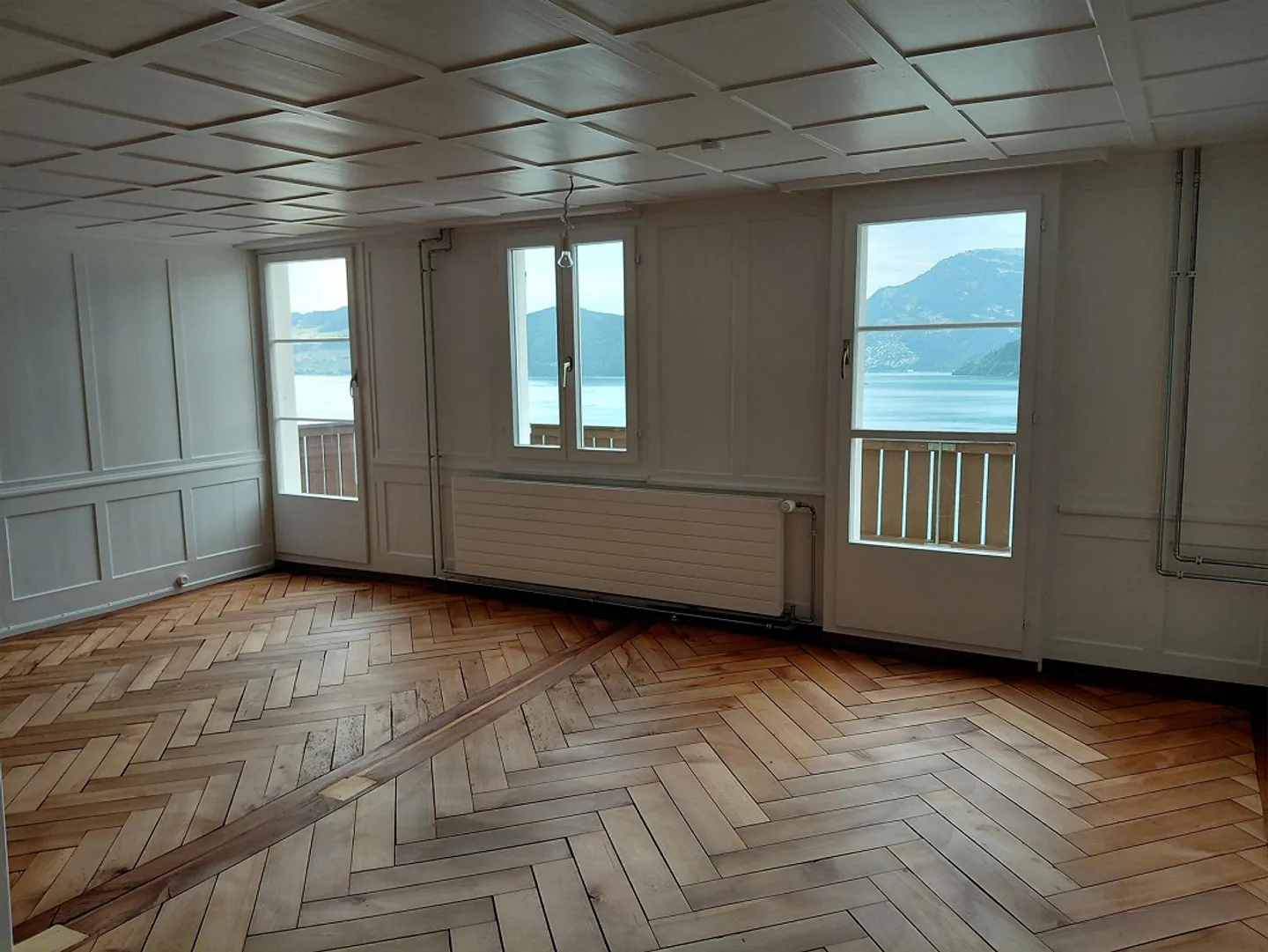 Appartement 3,5 pièces fraîchement rénové, lumineux et spacieux avec vue sur le lac - Photo 3 sur 9