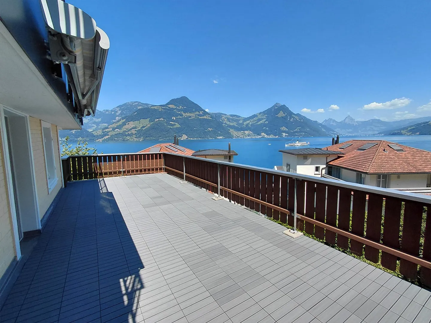 Appartement 3,5 pièces fraîchement rénové, lumineux et spacieux avec vue sur le lac - Photo 4 sur 9