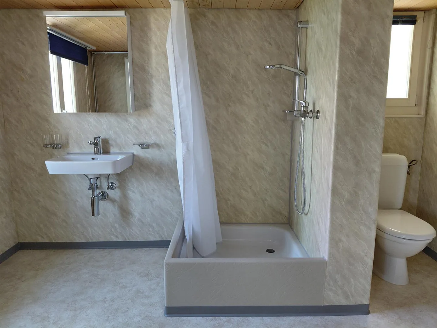 Appartement 3,5 pièces fraîchement rénové, lumineux et spacieux avec vue sur le lac - Photo 9 sur 9