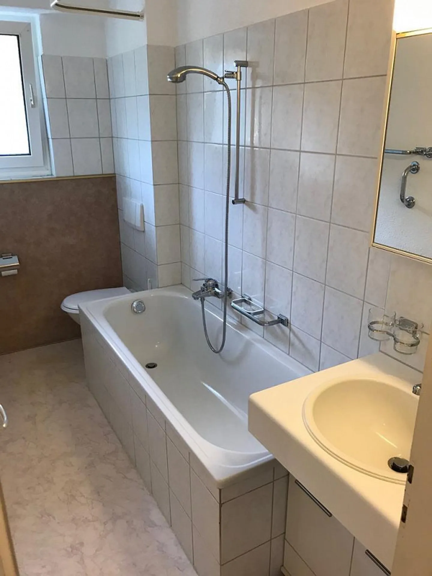 Appartement dans un endroit calme - Photo 3 sur 7