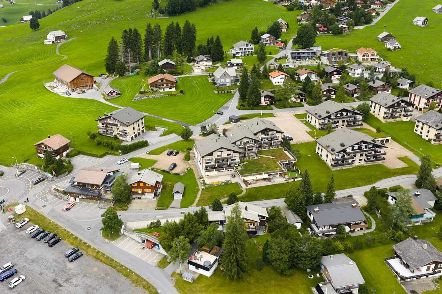 EXKLUSIV & MODERN:  3.5-ZI & 5.5 Zi-GARTEN-WOHNUNGEN MIT GROSSZÜGIGEN TERRASSEN IN AMDEN - Foto 9 von 9