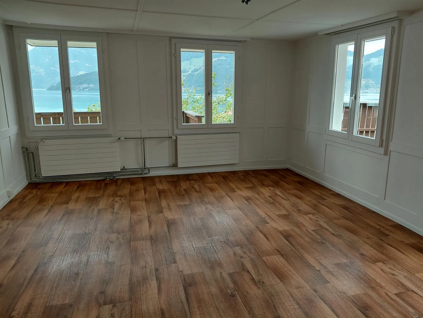 Appartement 3,5 pièces fraîchement rénové, lumineux et spacieux avec vue sur le lac - Photo 7 sur 9