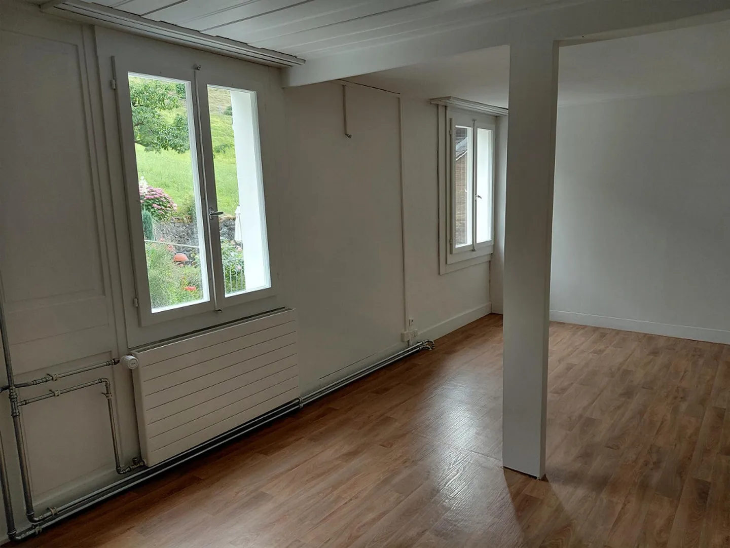 Appartement 3,5 pièces fraîchement rénové, lumineux et spacieux avec vue sur le lac - Photo 8 sur 9