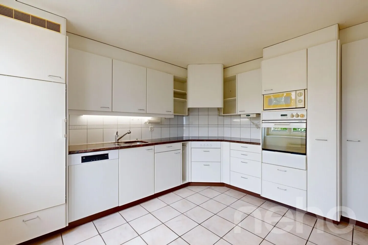 Casa angolare di 5,5 stanze con giardino idilliaco in una posizione adatta alle famiglie - Foto 7 di 12