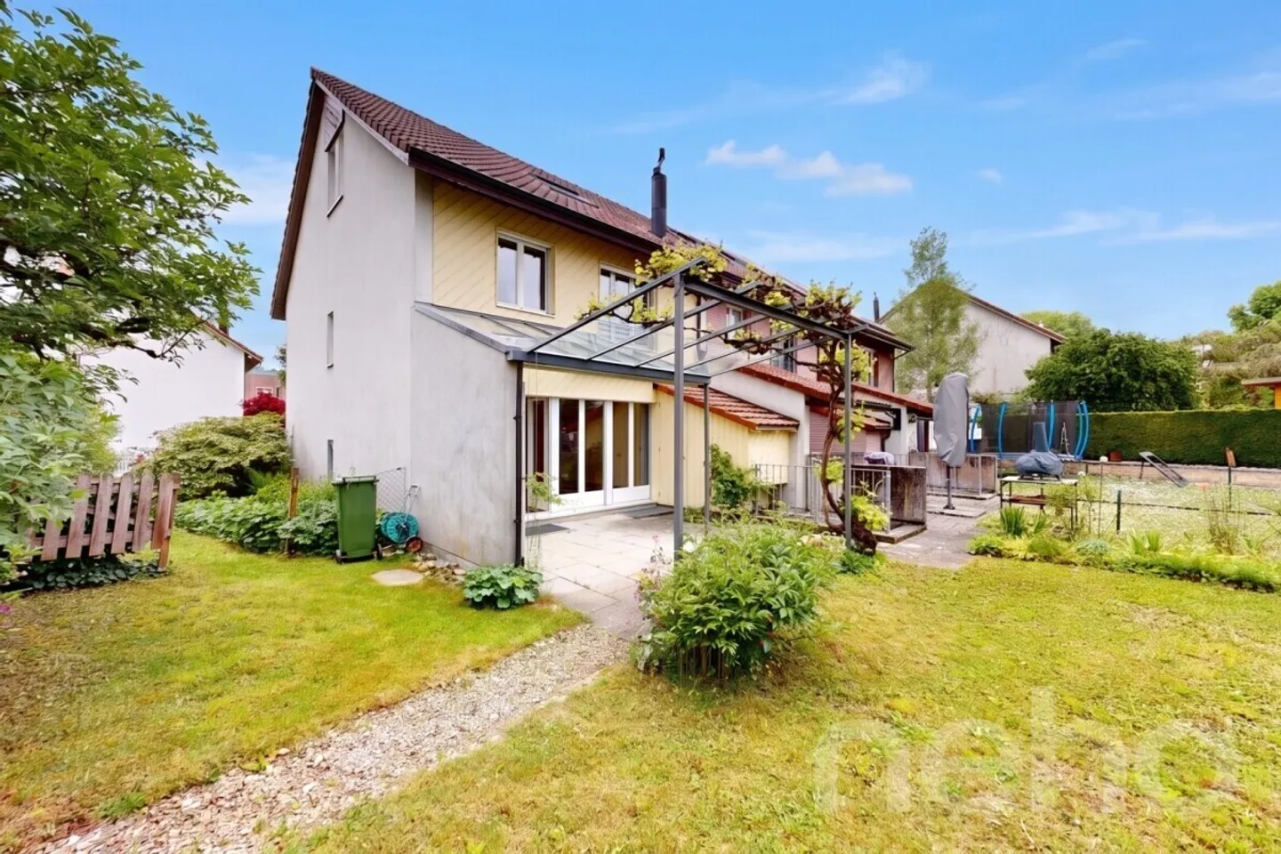 Casa angolare di 5,5 stanze con giardino idilliaco in una posizione adatta alle famiglie - Foto 12 di 12