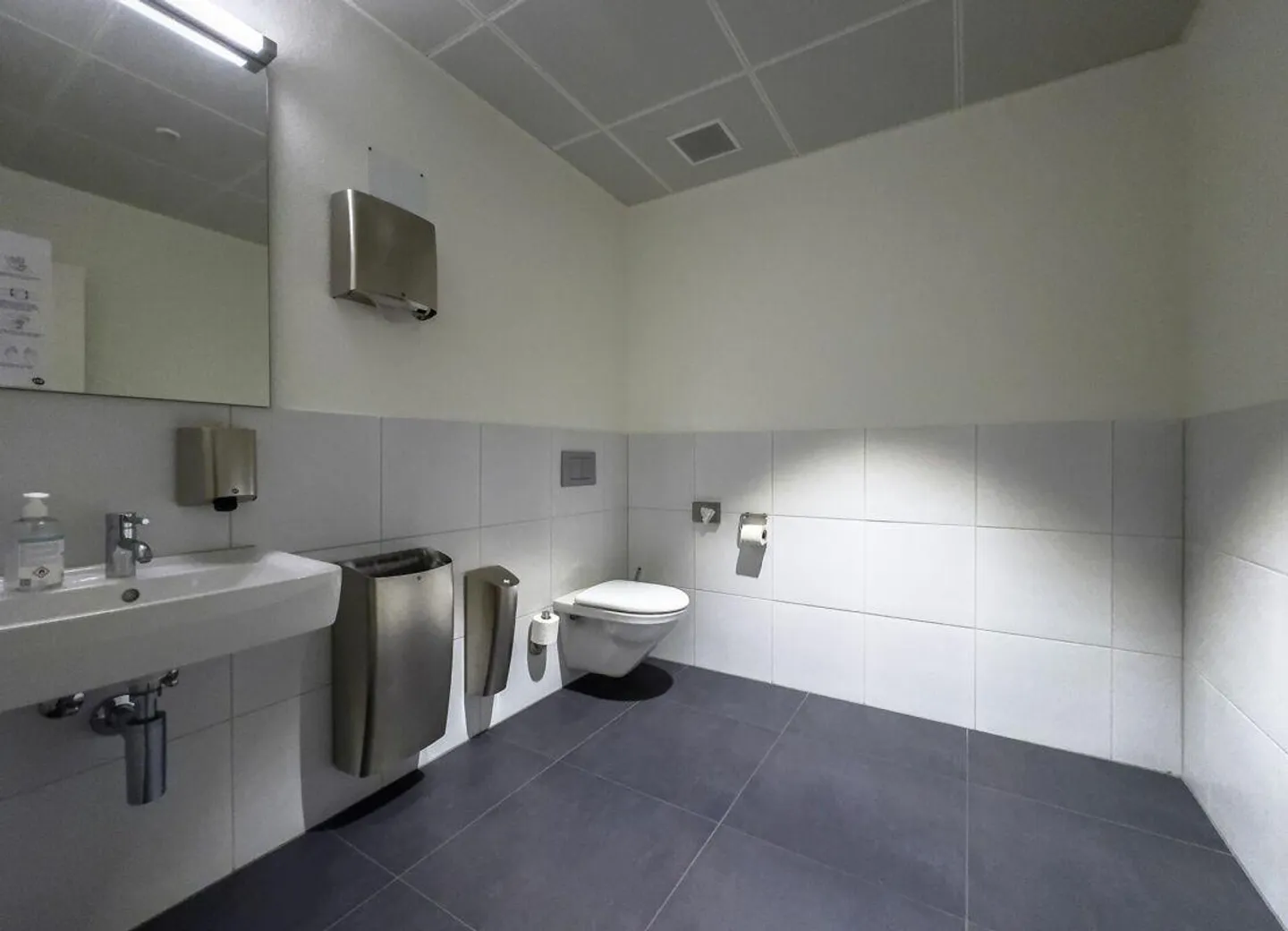 Central Practice and Office Space with Good Visibility - Photo 8 of 9