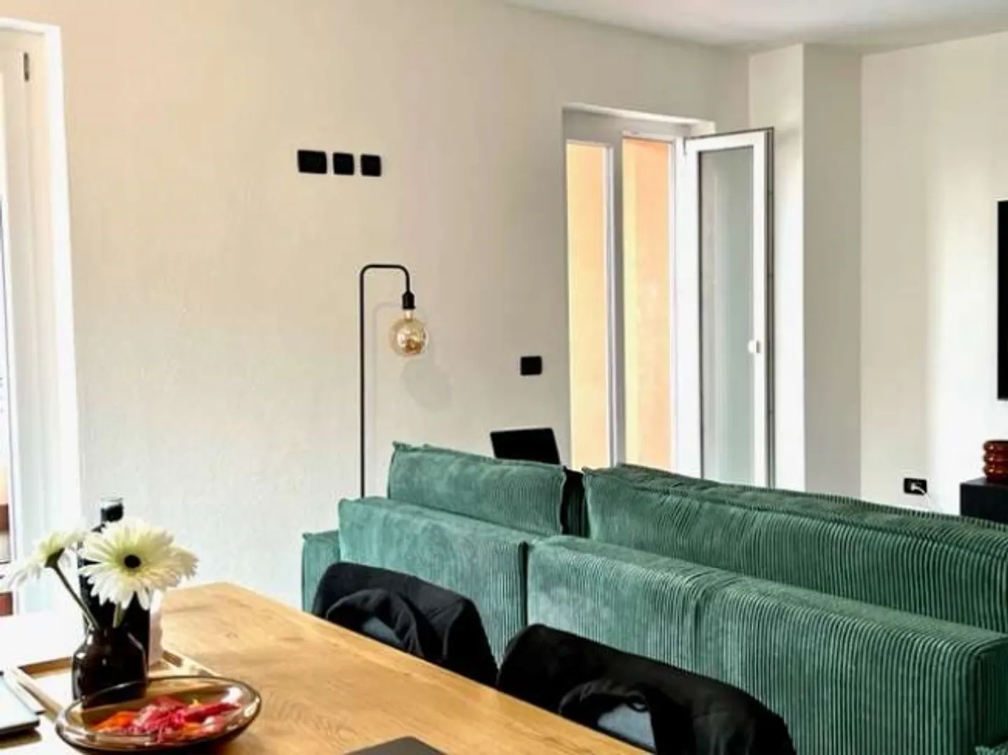 Beautiful House and Garden - Photo 10 of 20