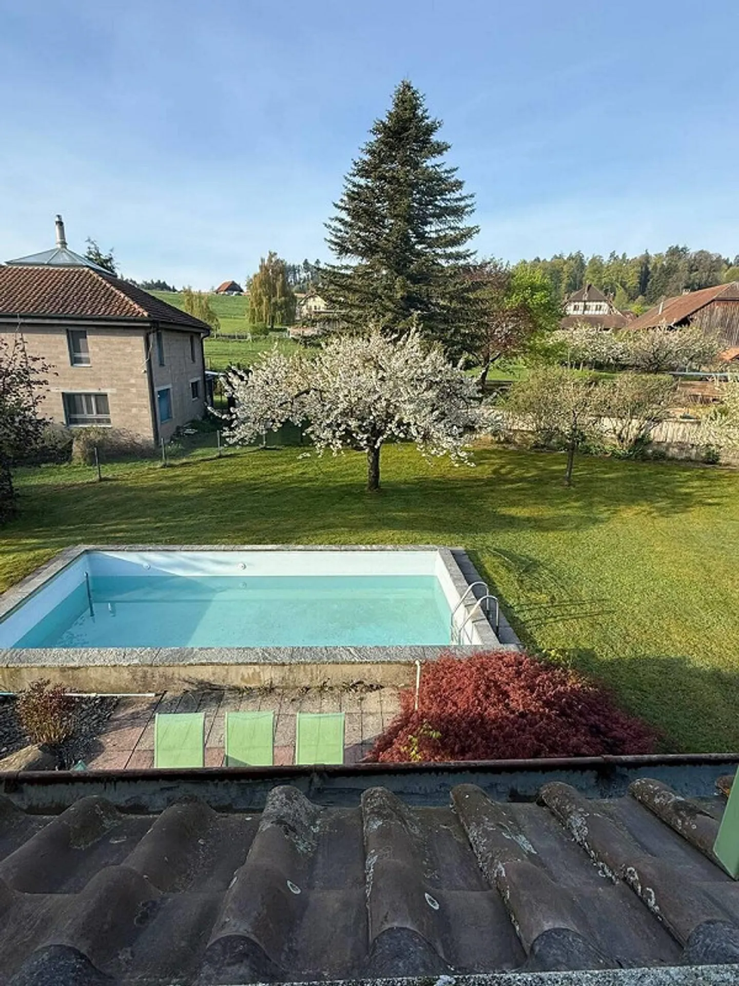 Maison de campagne au bord du ruisseau – 1'700 m2 de terrain et piscine. - Photo 10 sur 19